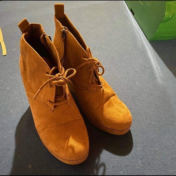 Tan/brown Dolce Vita kids heeled boots - Picture 1 of 2